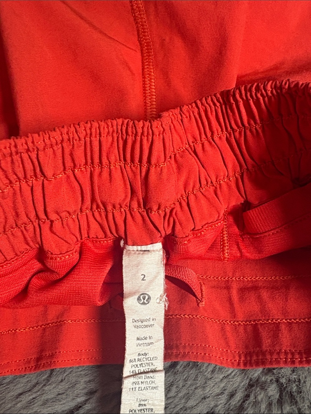 lululemon athletica Women's Bright Red Athletic Hotty Hot 4” Shorts Size 2 - Picture 3 of 4
